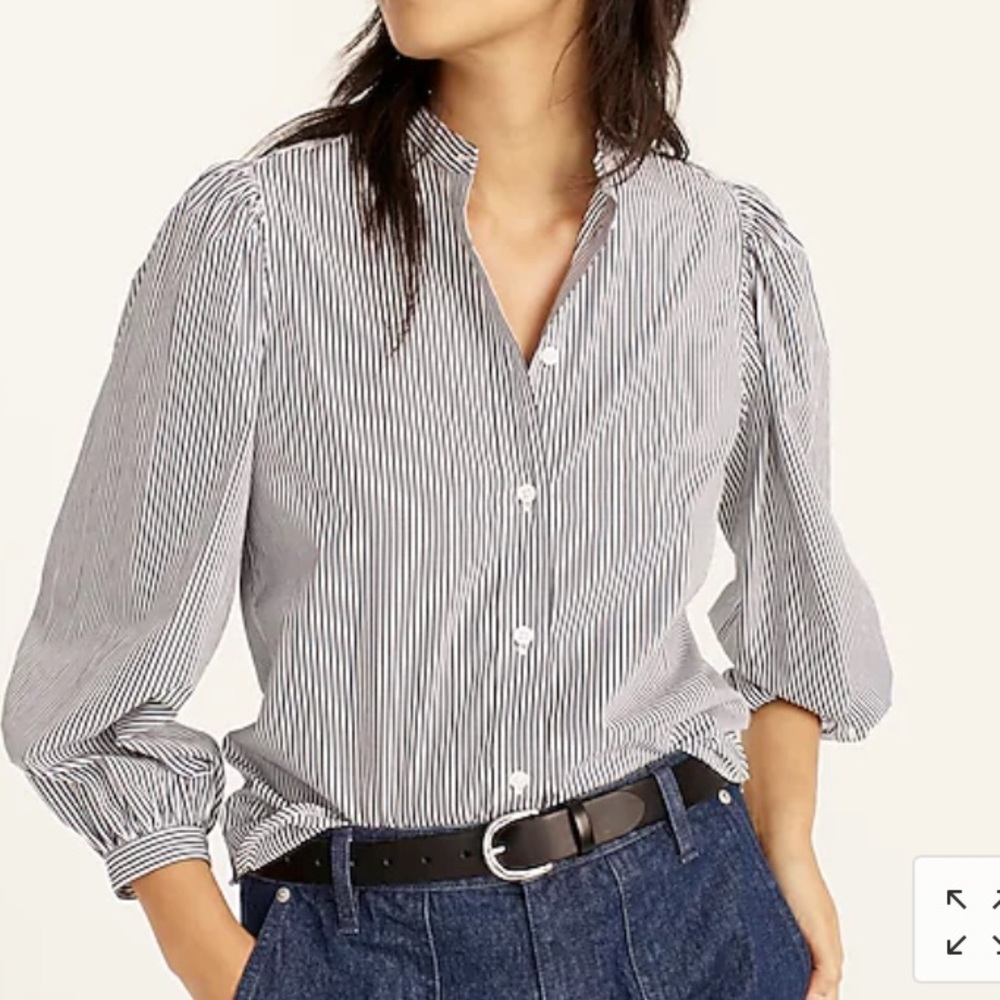 NWT! Classic-fit collarless puff-sleeve shirt